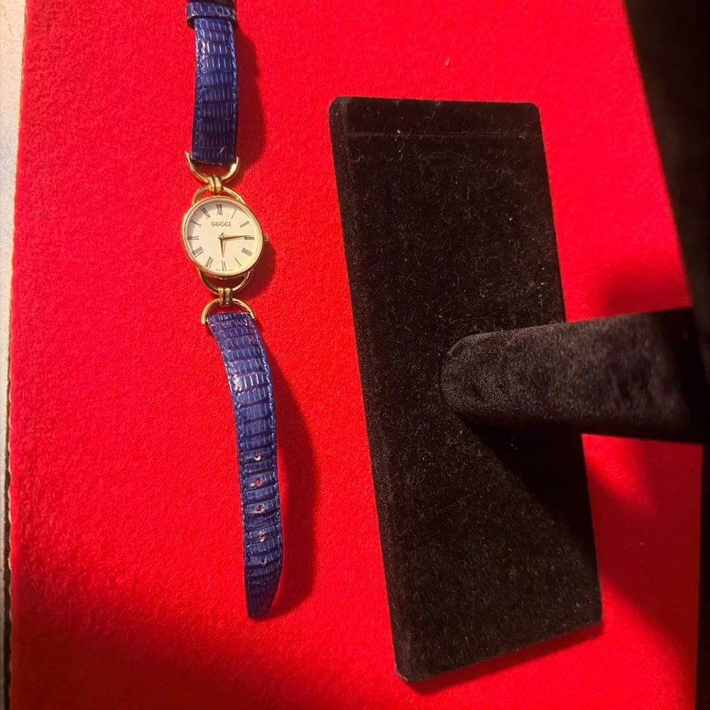 Gucci Gold and Blue Leather Strap - Picture 7 of 7